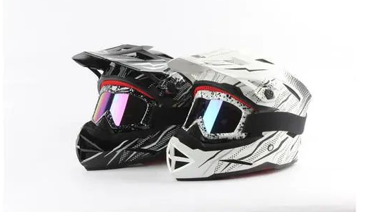 三線立式加工中心850plus機(jī)加工“頭盔模具”成新網(wǎng)紅，即