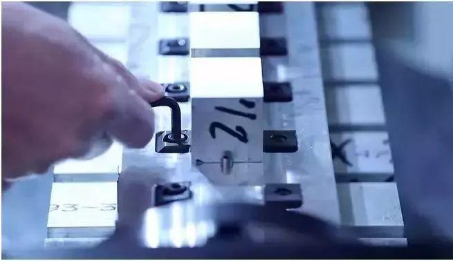 【新手必看】3軸、3+2軸、5軸加工的區(qū)別是什么？(圖14)